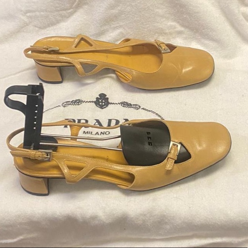 Prada cream sandals - Picture 2 of 7